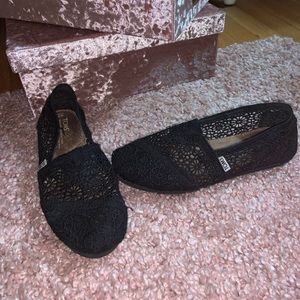 Black Flower Printed Toms Size 7.5